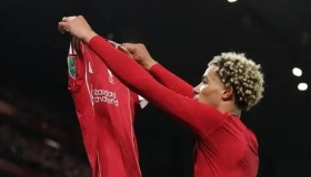 英超焦点战冷门迭出：利物浦首败，切尔西连败，球员状态波动加剧